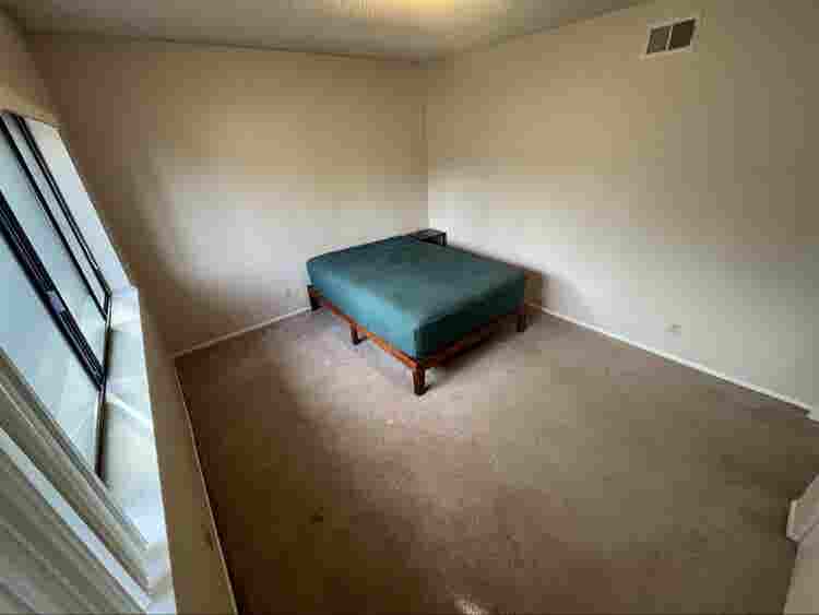 2 Rooms available.