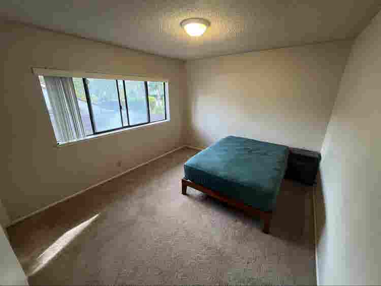 2 Rooms available.