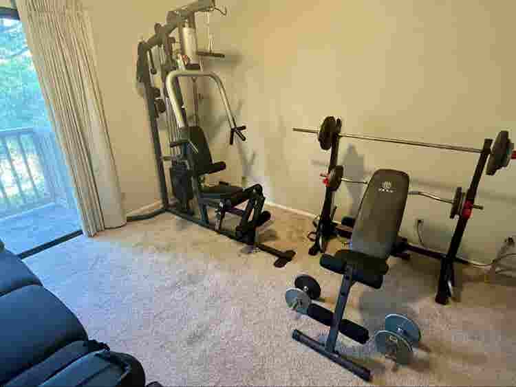 2 Rooms available.