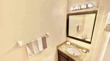 Beautiful Private Bedroom Townhome