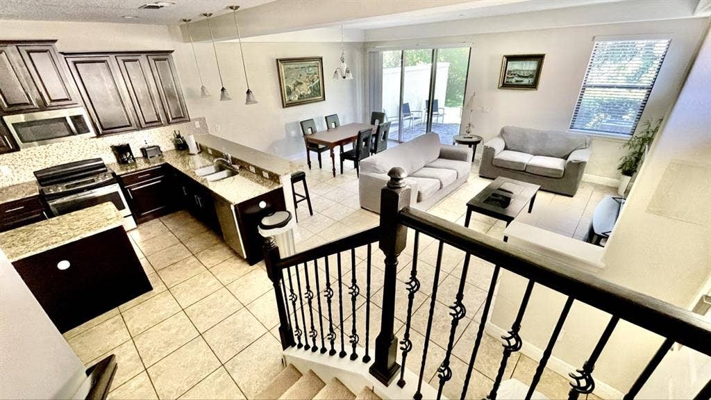 Beautiful Private Bedroom Townhome