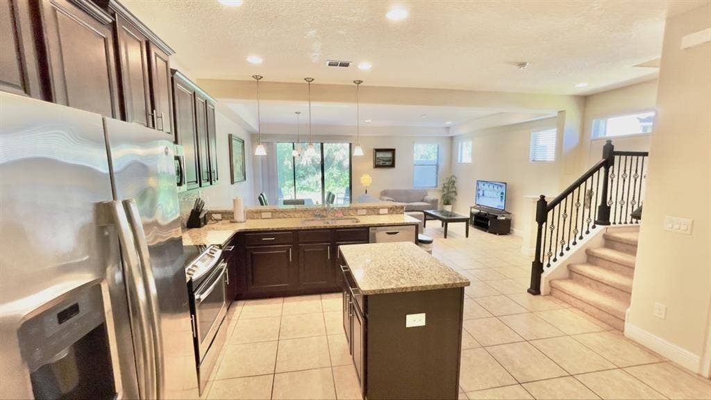 Beautiful Private Bedroom Townhome