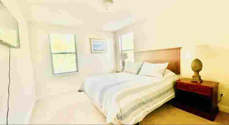 Beautiful Private Bedroom Townhome