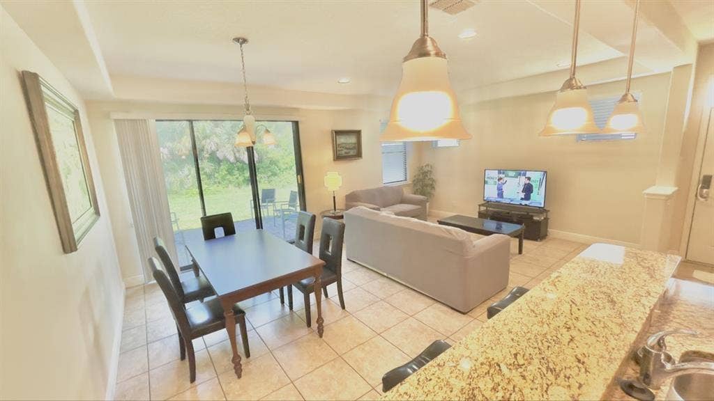 Beautiful Private Bedroom Townhome