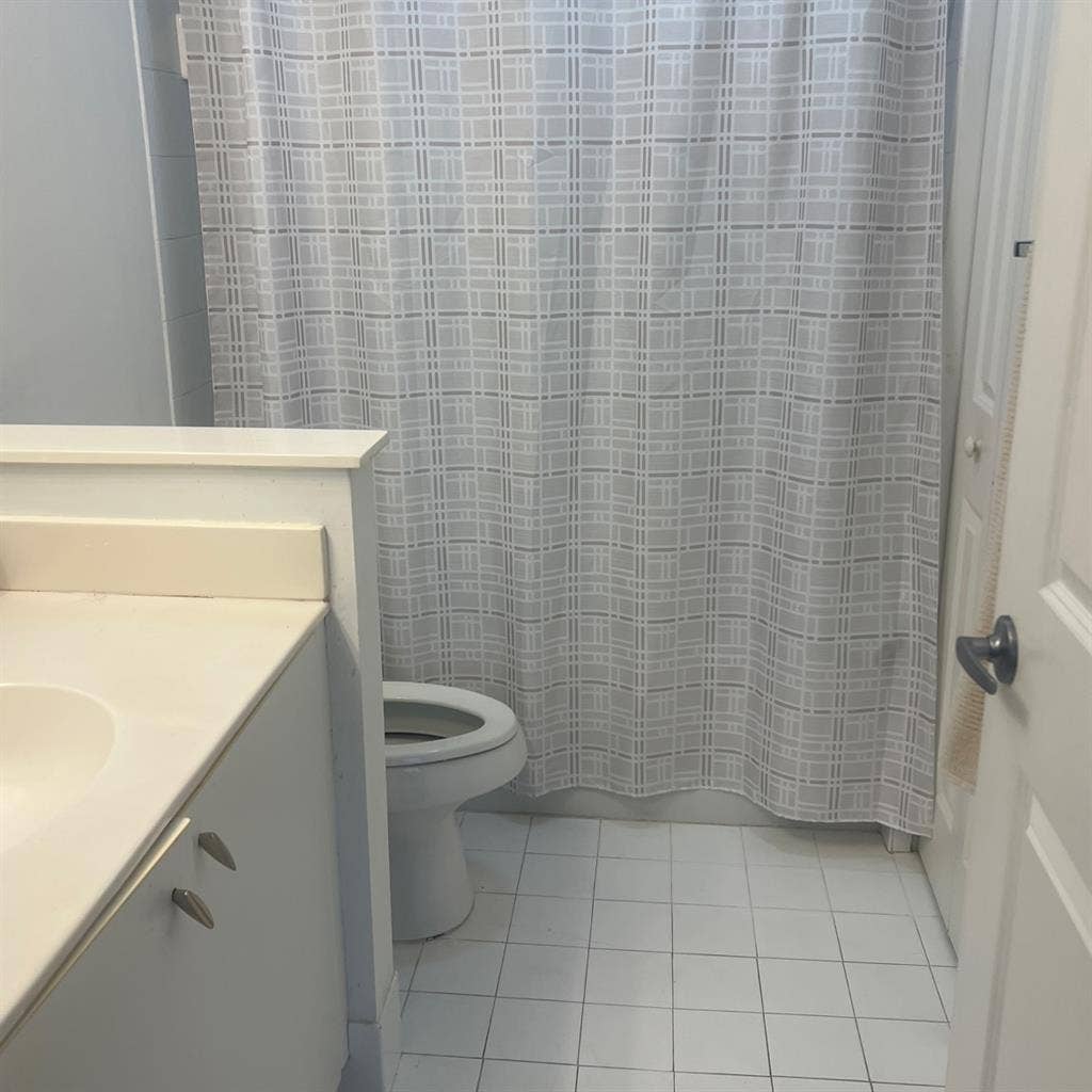 Looking for a female roommate