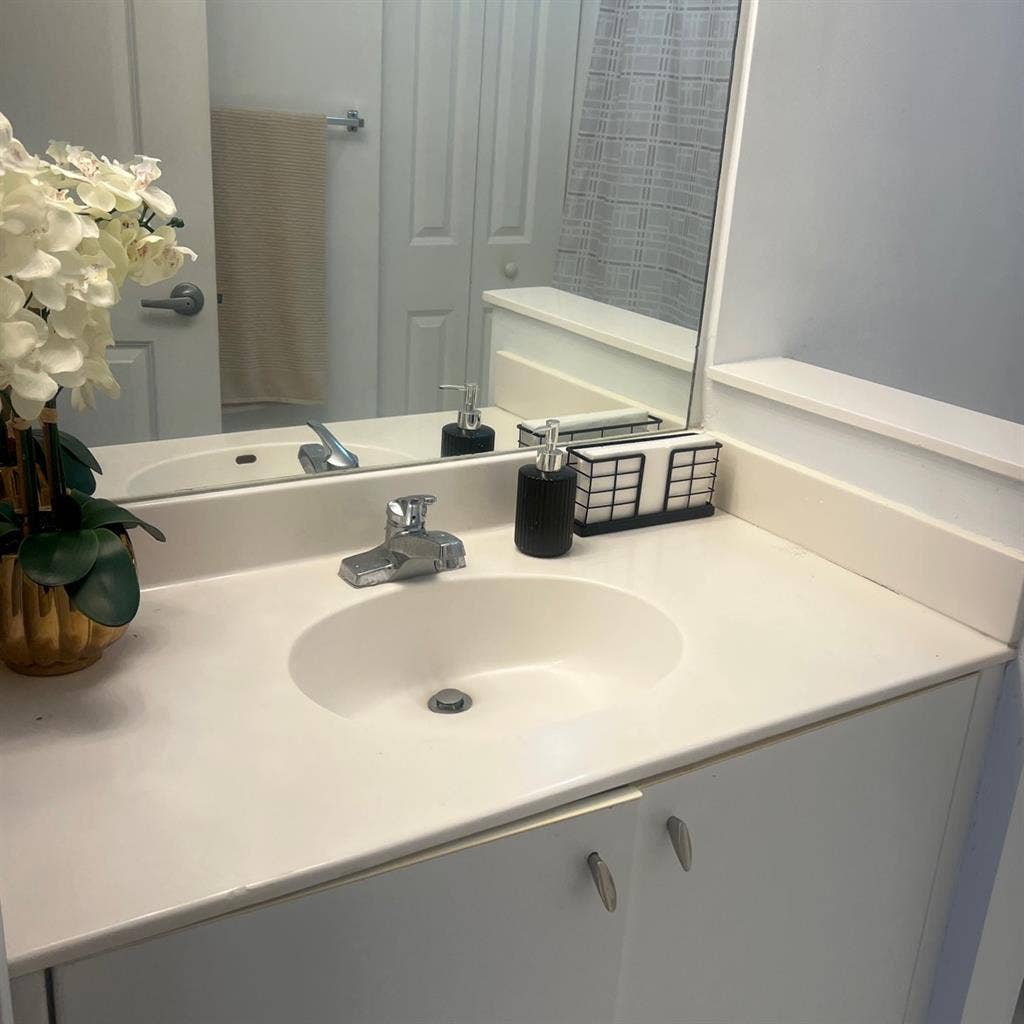 Looking for a female roommate