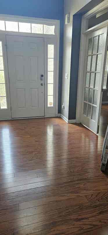 2 rooms available immediately!