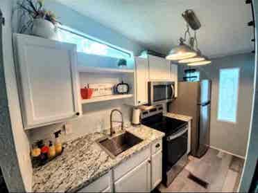 SUiTE W/KITCHEN,W/D, SEPARATE ENTRY