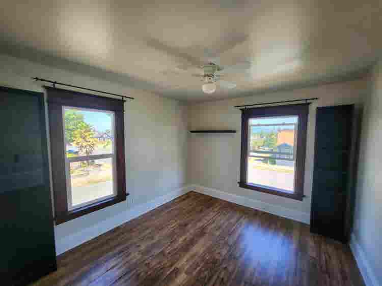 Charming Room in Historic Everett