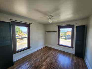 Charming Room in Historic Everett