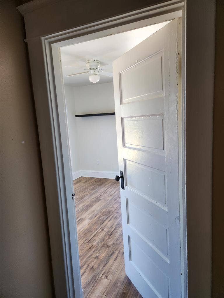 Charming Room in Historic Everett