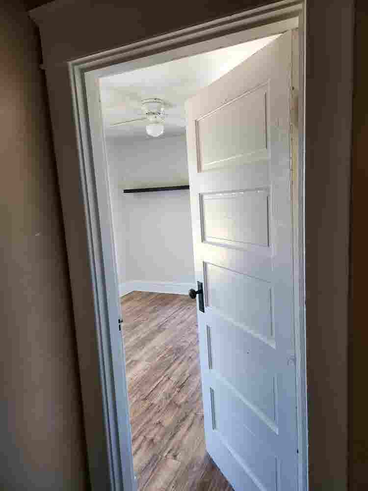 Charming Room in Historic Everett