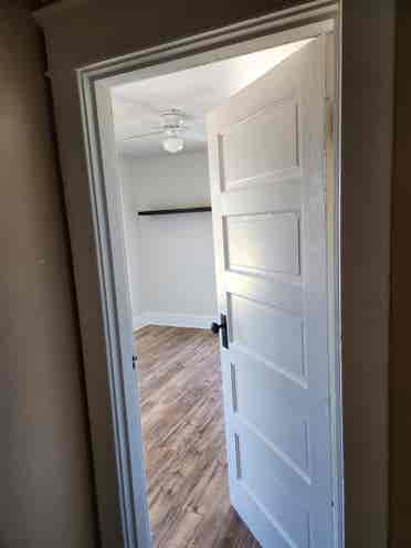 Charming Room in Historic Everett