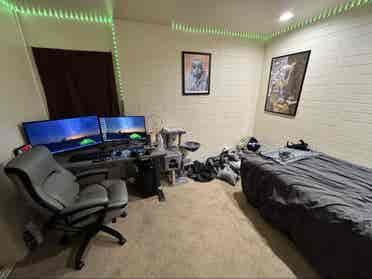 Seeking a chill and fun roommate