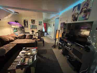 Seeking a chill and fun roommate