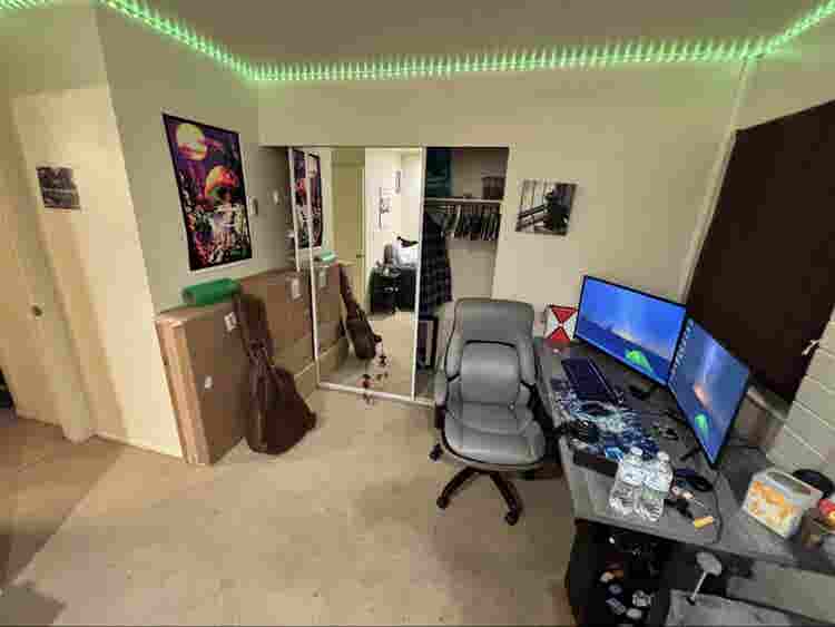 Seeking a chill and fun roommate