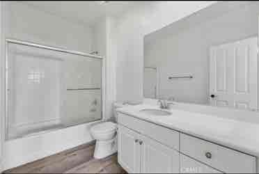 Looking for a roommate!