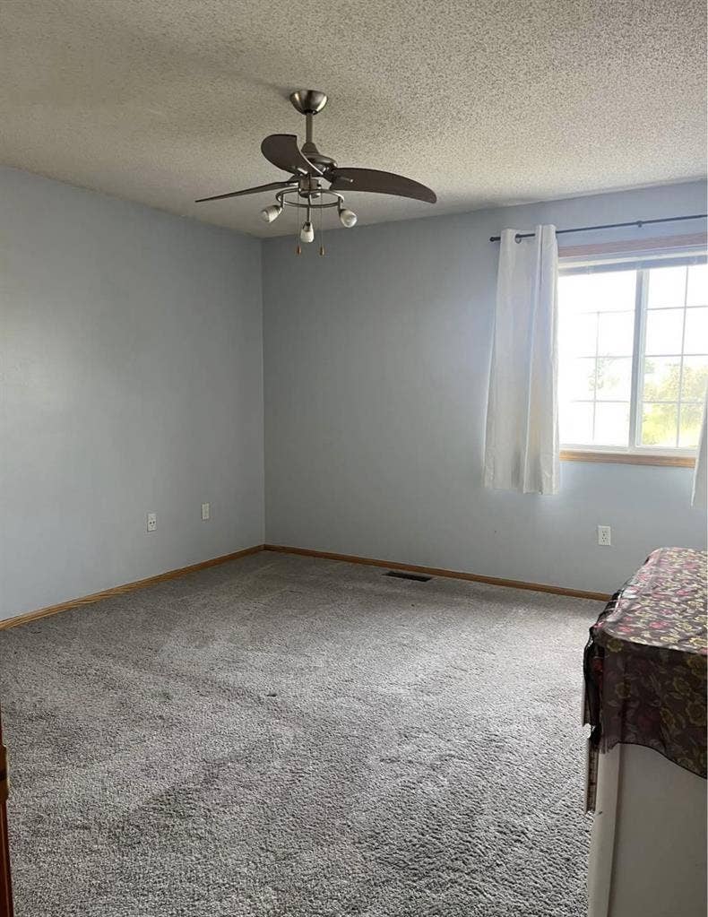 Big room with walking closet