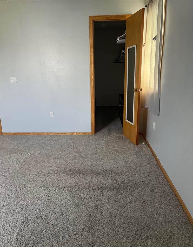 Big room with walking closet