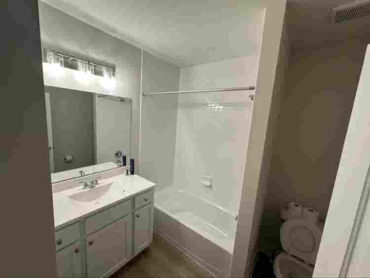 Cozy room for rent.
