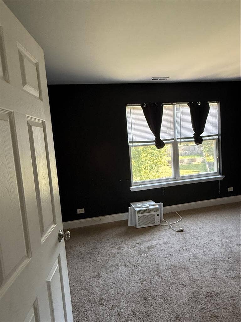 RENTING ROOM IN SAFE HOME