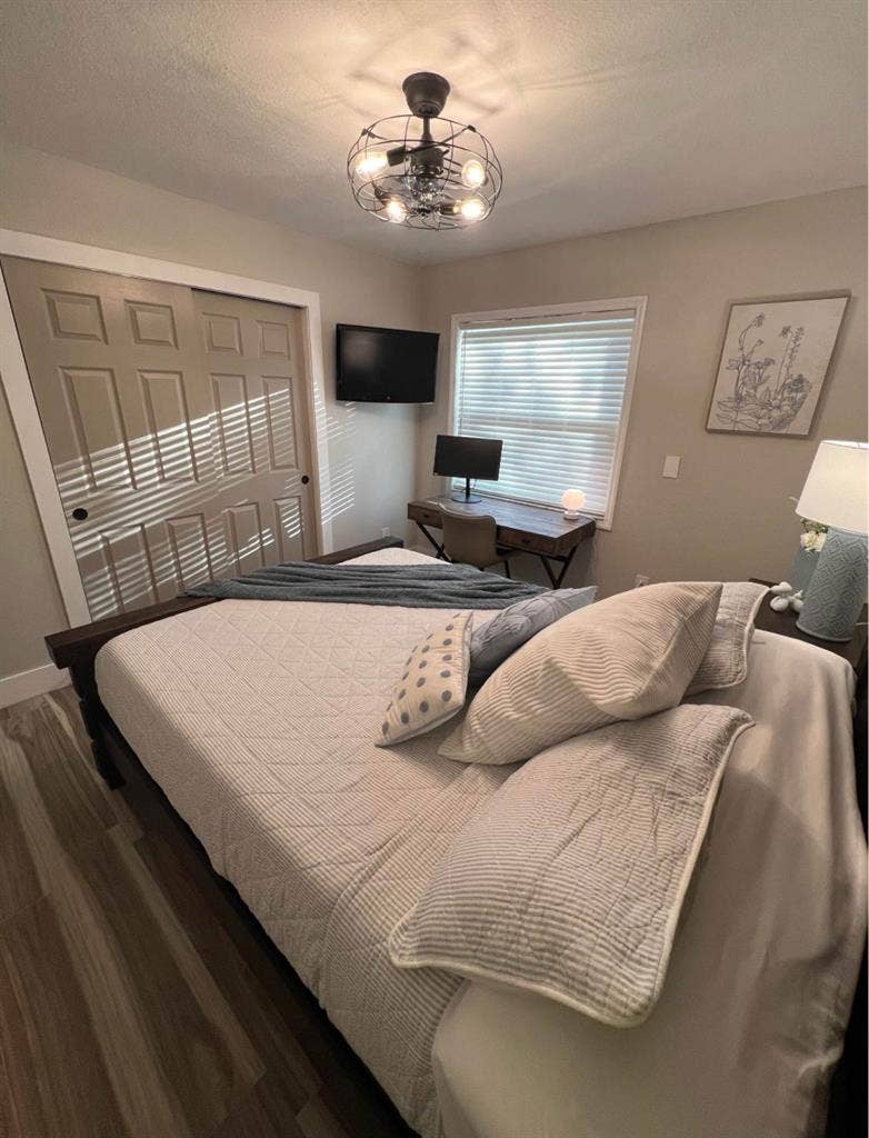 Bedroom available for student
