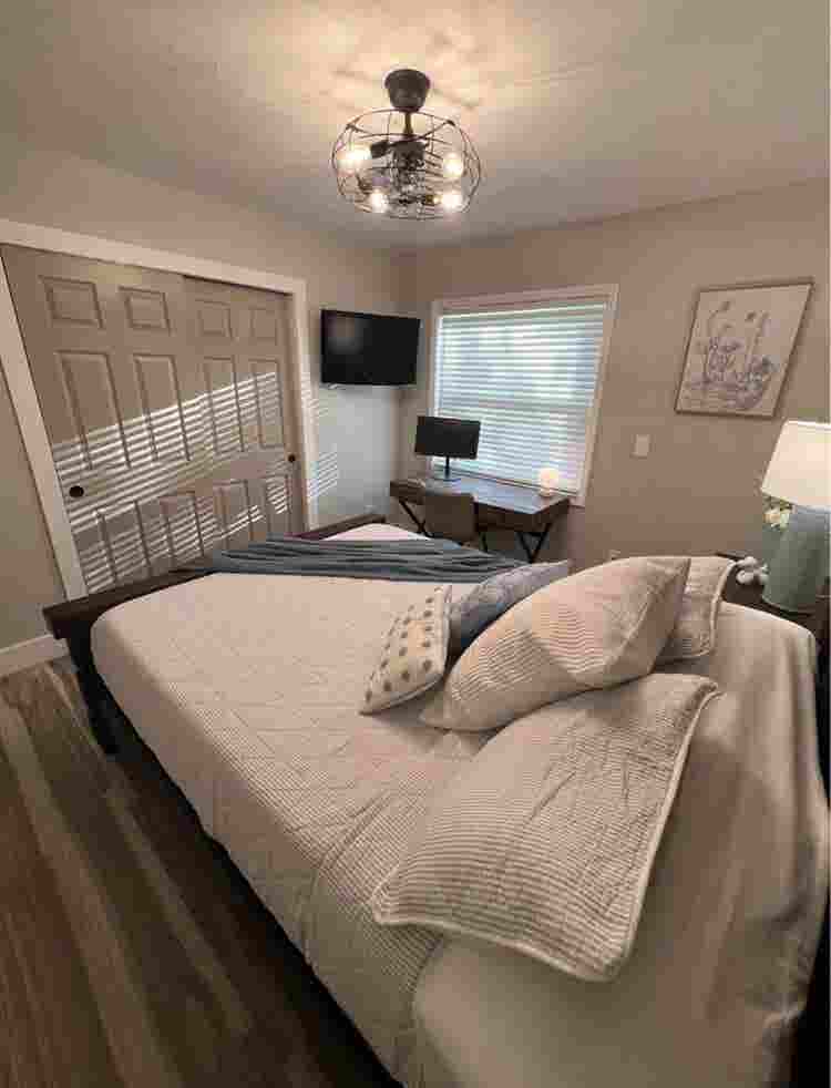 Bedroom available for student