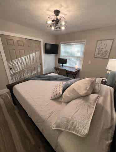 Bedroom available for student