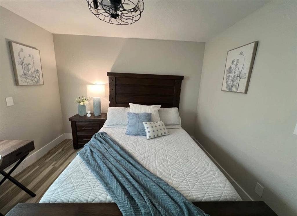 Bedroom available for student