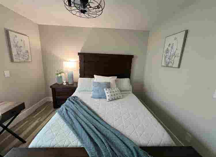 Bedroom available for student