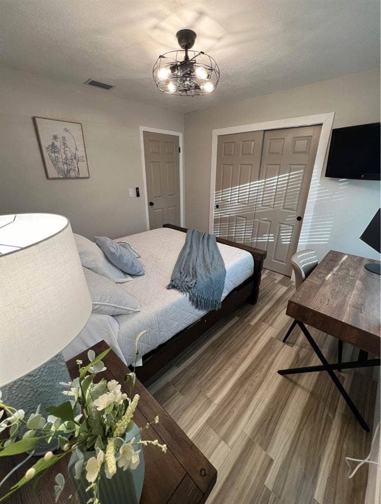 Bedroom available for student