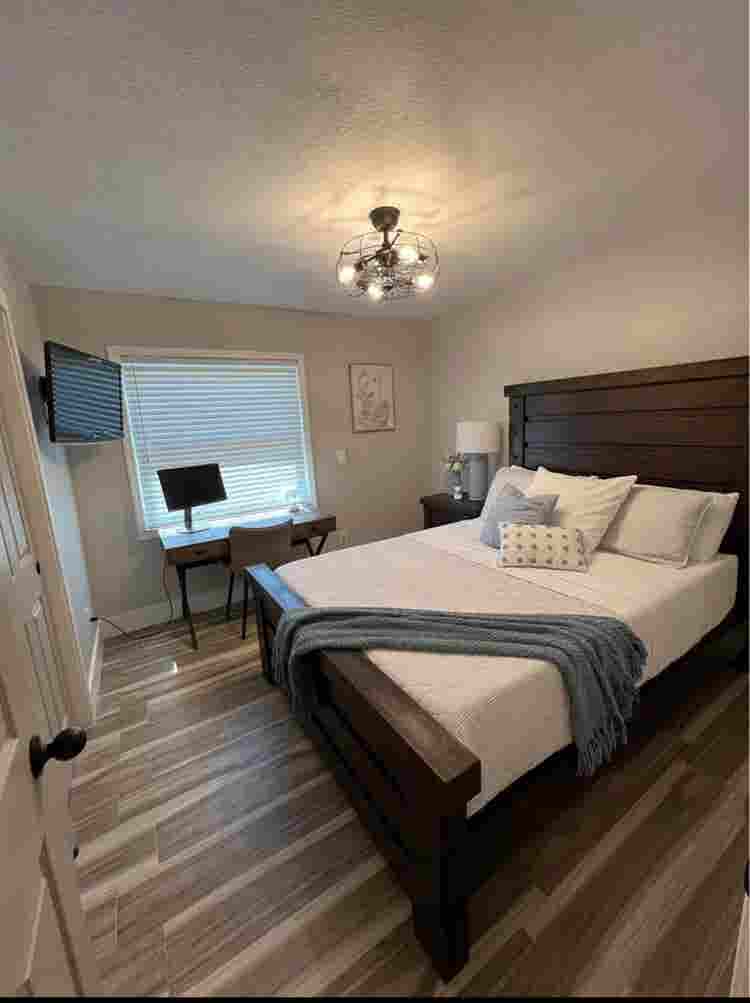 Bedroom available for student