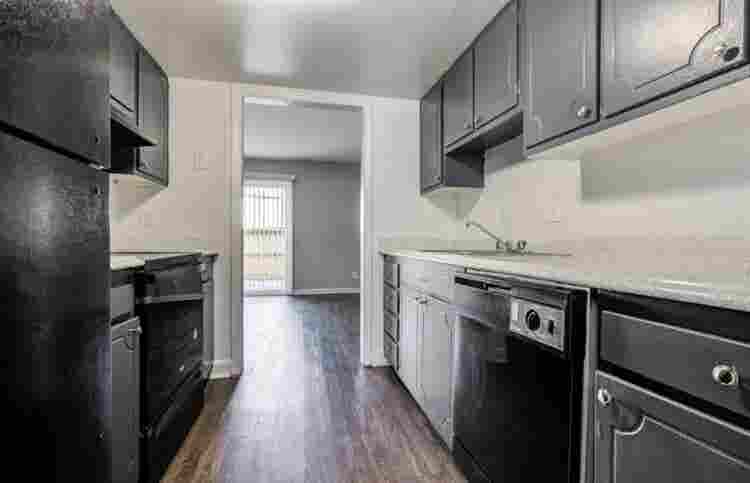 Roommates Needed