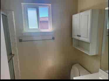 Master bedroom w/private bathroom