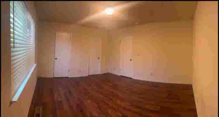Master bedroom w/private bathroom