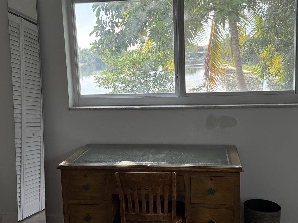 Private room in  in Palm Aire