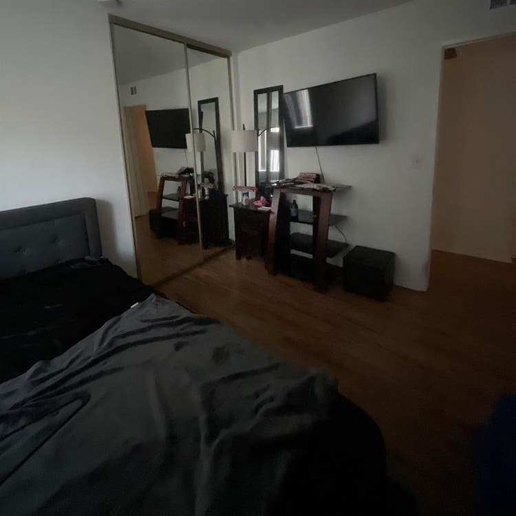 Room in 3-bedroom Apartment