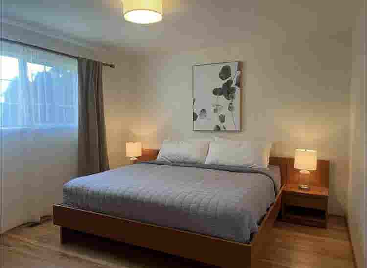 Room!Walk to Seatac Airport gates!