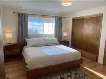 Room!Walk to Seatac Airport gates!