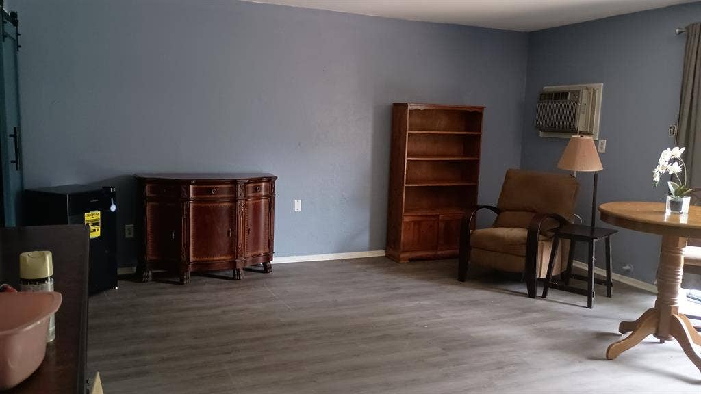 Spacious  sq foot furnished suit