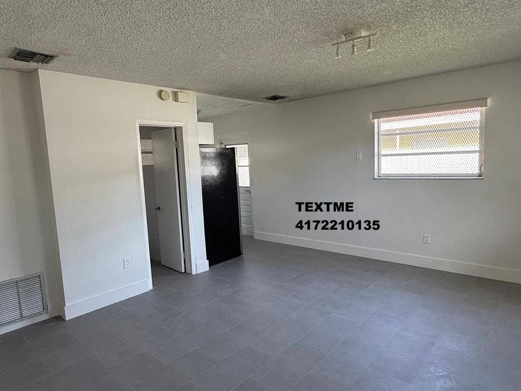 Large room for rent