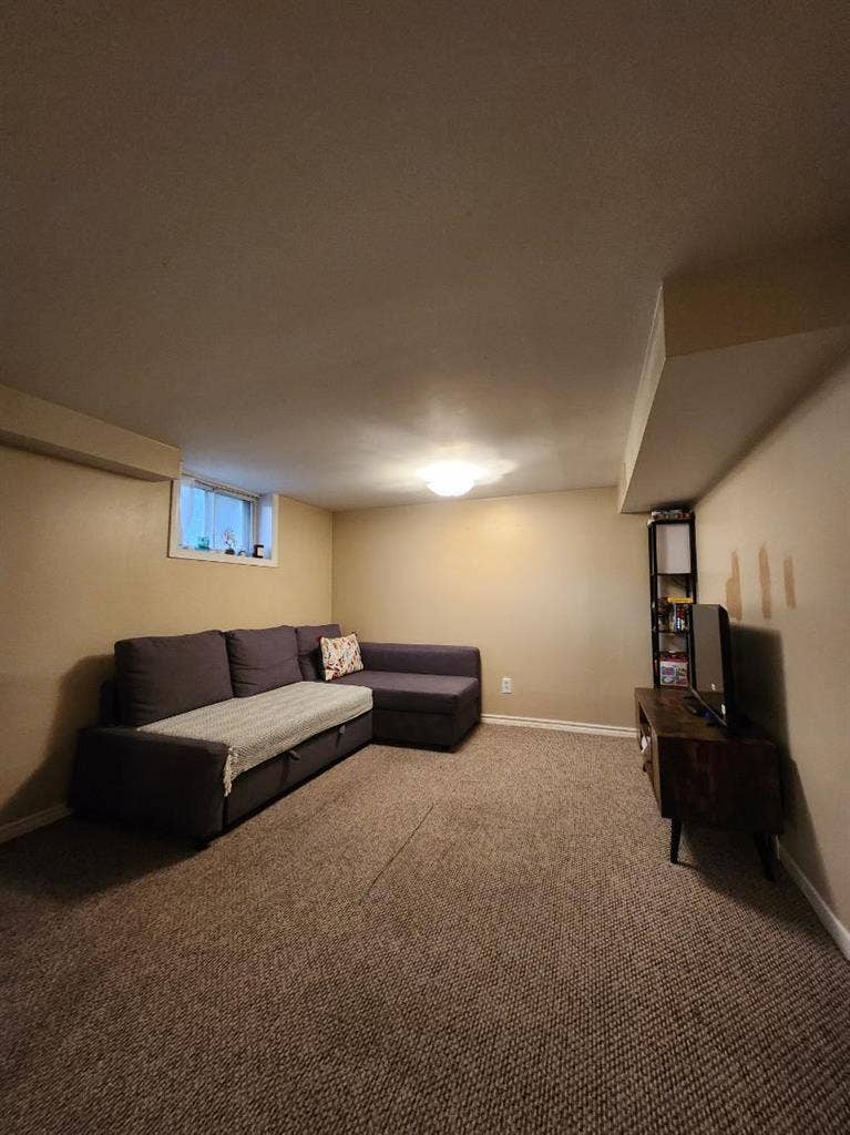 Yonge/Sheppard 2 Bedroom -All Incl.