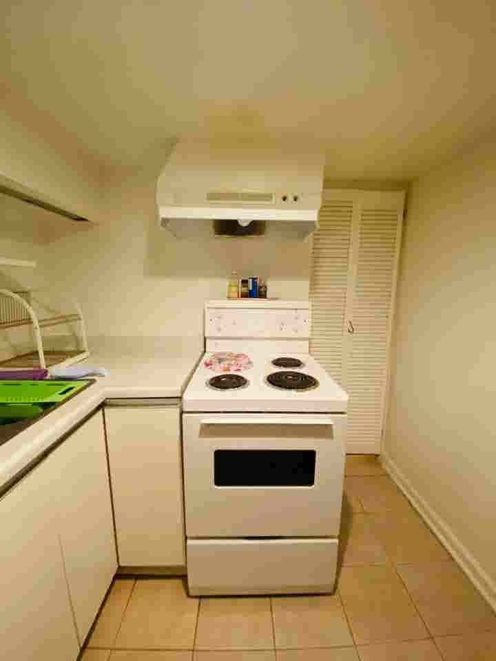 Yonge/Sheppard 2 Bedroom -All Incl.