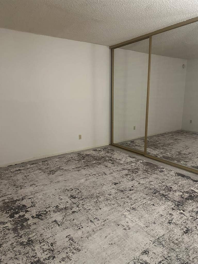 $- Large spacious room