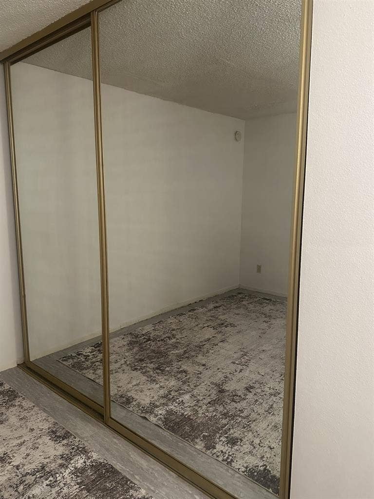 $- Large spacious room