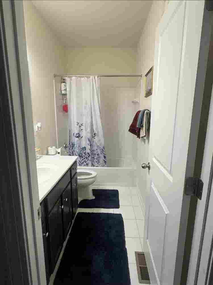 Room in Gorgeous townhouse Fairfax