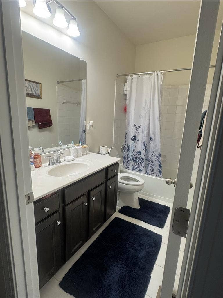 Room in Gorgeous townhouse Fairfax