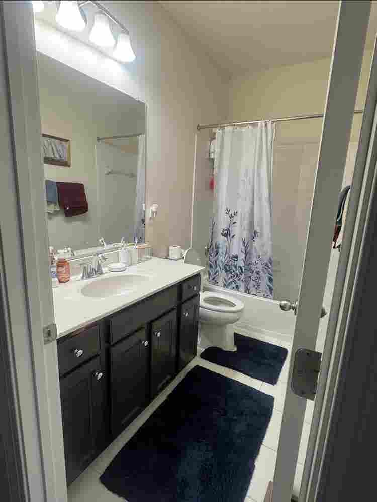 Room in Gorgeous townhouse Fairfax