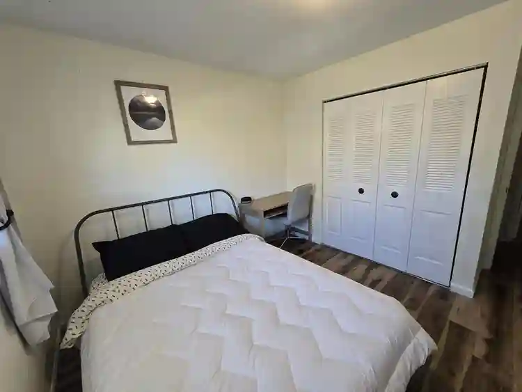 Private Room W/ Closet and Parking