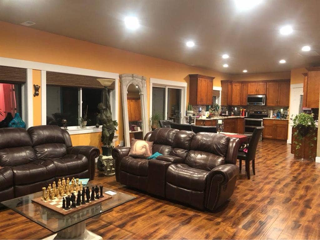 Room in Luxury LGBTQ Friendly Home